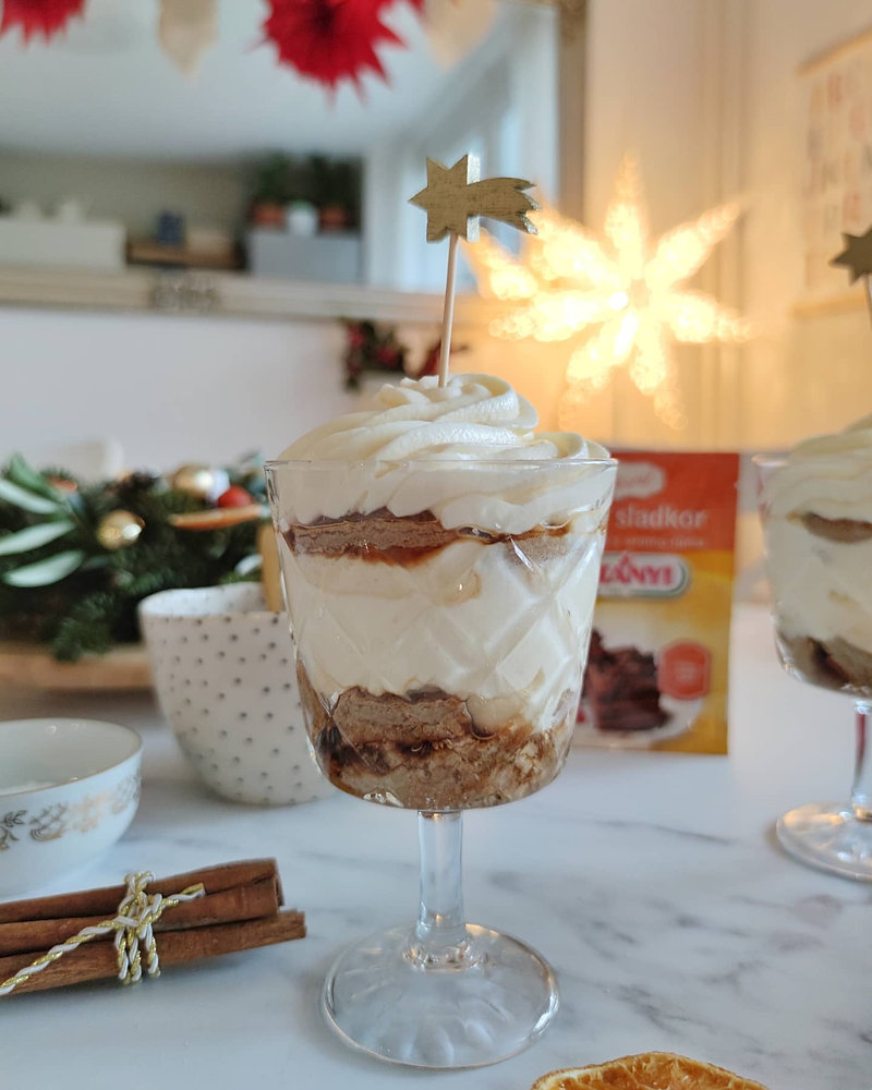Praznični tiramisu v kozarcu