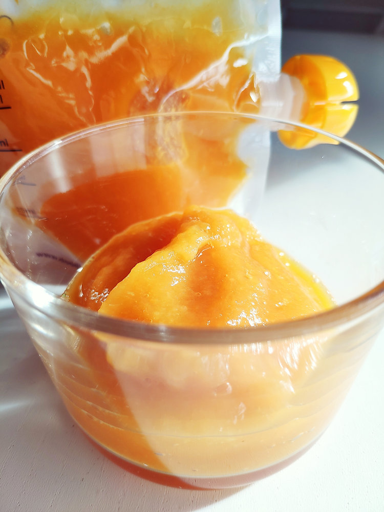 Mango, korenček in pomaranča (8m)