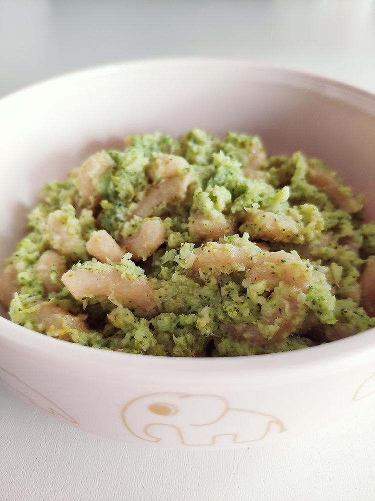 Brokolijev pesto in pirini polžki (8m)